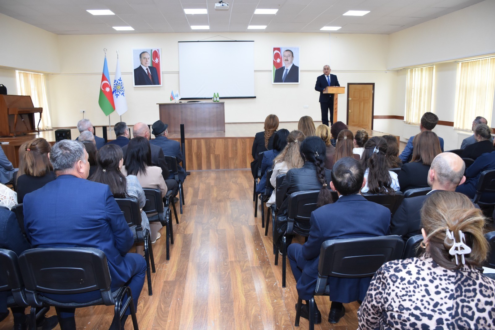 Qaradağ rayonunun Sahil qəsəbəsində YAP-ın VIII Qurultayından irəli gələn məsələlərə həsr olunmuş müşavirə keçirilib